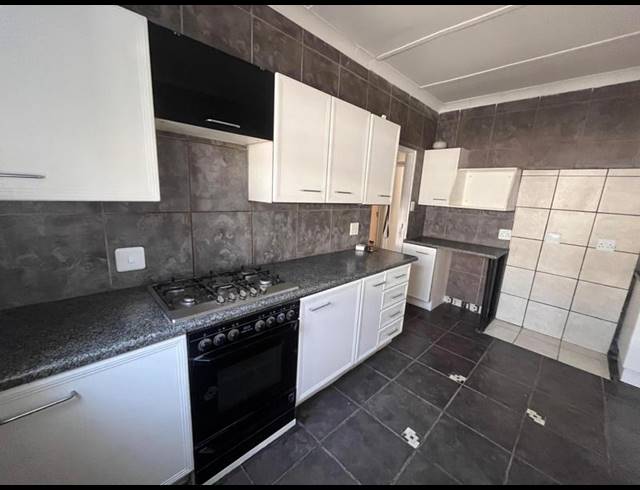 4 BEDROOM HOUSE FOR SALE IN WYCHWOOD